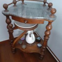 Toilette in noce antica