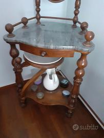 Toilette in noce antica