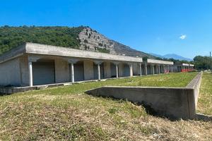 Complesso commerciale modulare con depositi