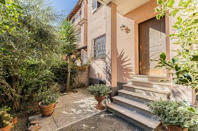 VILLA A SCHIERA A CAMPAGNANO DI ROMA