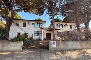 3 LOCALI A COMACCHIO