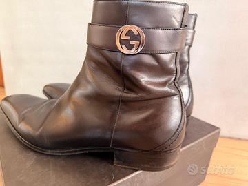 Stivaletti Gucci uomo in pelle nera con logo GG