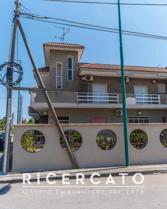 Villa di 170 m² con più di 5 locali a Surbo