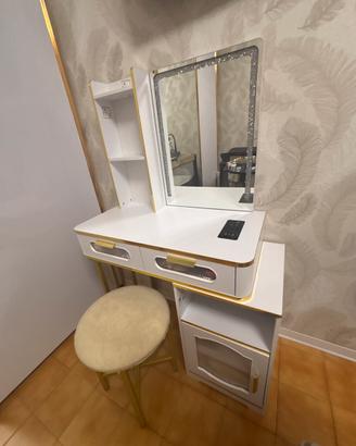 Toeletta trucco con specchio e sgabell