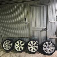 Cerchi da 17  2 set gommati 250€