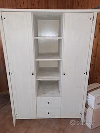 Armadio in legno color tortora