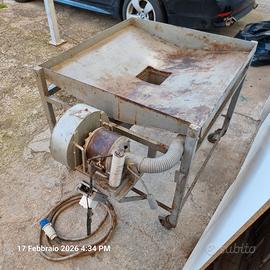 Forgia a carbone con sacchi carbone