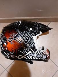 Casco più occhiali