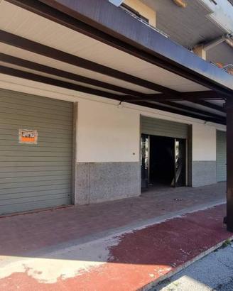Immobile di 110 m² con 1 locale a Ardea