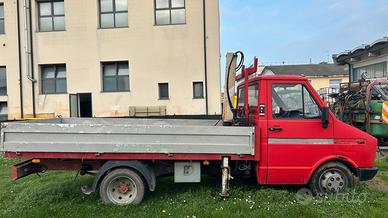 Vendendo autocarro FIAT 35 F 8 B con gru