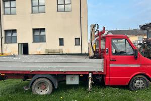 Vendendo autocarro FIAT 35 F 8 B con gru