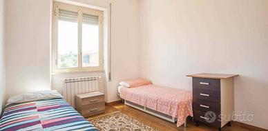 Stanza in appartamento di 85 m² a Roma