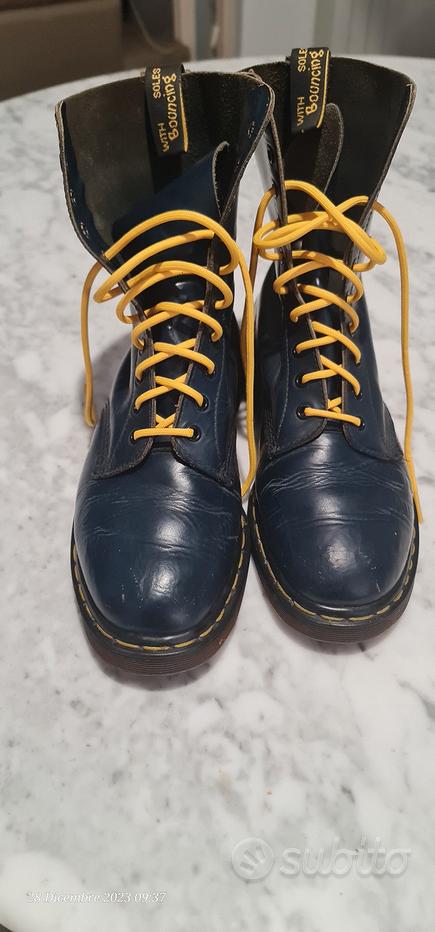 Lacci gialli hot sale dr martens