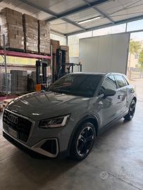 Audi Q2 35 Tfsi Sline interno ed esterno