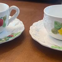 Tazze colazione con piatti