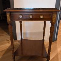 Tavolino d'appoggio in stile Luigi XVI