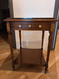 Tavolino d'appoggio in stile Luigi XVI