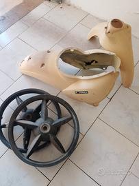 Pezzi Aprilia Scarabeo 50  cerchi ecc