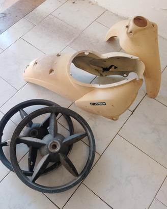 Pezzi Aprilia Scarabeo 50  cerchi ecc