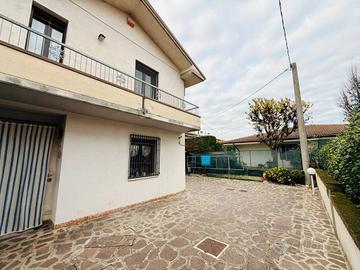 Villa di 119 m² con più di 5 locali e box auto dop