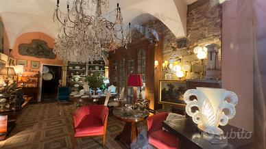 ARREDI ED OGGETTISTICA  di tutte le epoche