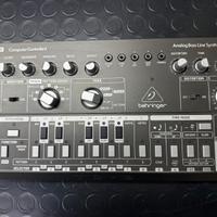 SINTETIZZATORE analogico Behringer TD-3