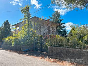 Vendesi villa singola 185 mq - su due livelli