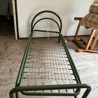 Letto vintage industriale in ferro tubolare