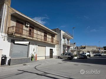 Castelvetrano appartamento con girdino + garage