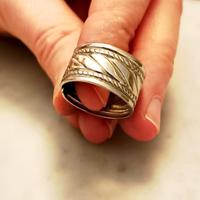 Anello a fascia in argento 