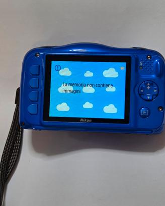 fotocamera subacquea Nikon 