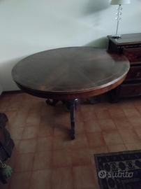 Tavolo porta oggetti