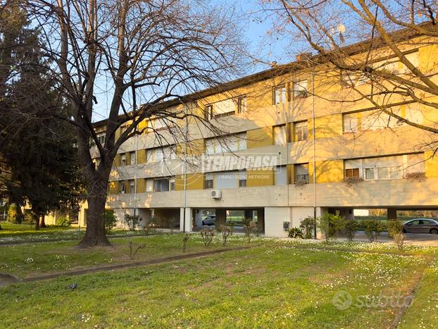 4 LOCALI ULTIMO PIANO ZONA PISCINA!