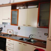 cucina completa più tavolo e sdie