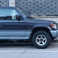 Mitsubishi Pajero 2.5