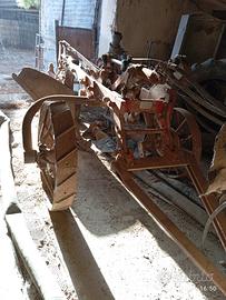 Aratro monovomere trainato