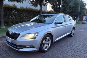 Skoda Superb 2.0 TDI DSG Wagon Style