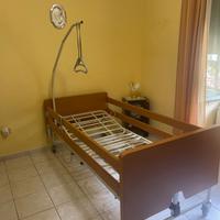 Letto da degenza elettrico in legno con materasso