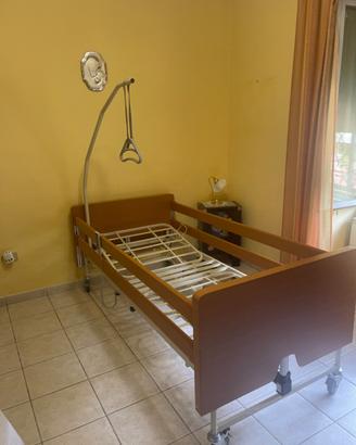 Letto da degenza elettrico in legno con materasso