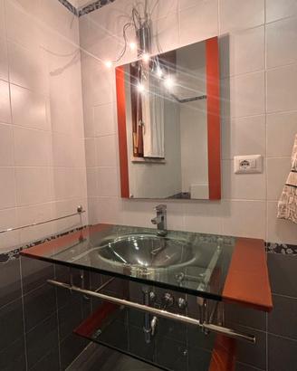 Lavabo in vetro + specchio + rubinetteria