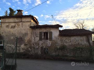 Rustico / Casale di 275 m² con 4 locali a Bulciago