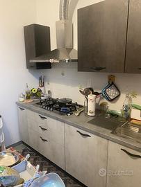 Cucina componibile completa di elettrodomestici