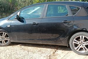Opel Astra 1.4 100CV