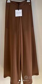 Pantalone nuovo da donna a palazzo