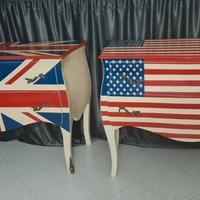 2 mobili con Bandiere