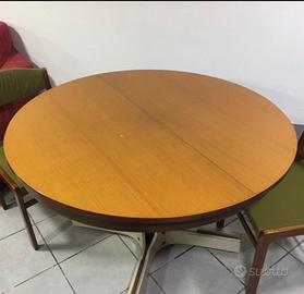 Tavolo e divano letto