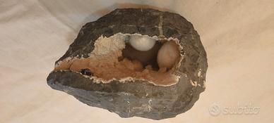 Natrolite aghiforme in cavità di basalto (India)