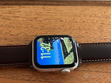 Apple Watch SE 2ª generazione 40 mm GPS– Starlight