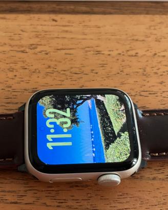 Apple Watch SE 2ª generazione 40 mm GPS– Starlight