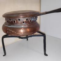 Scaldino in rame con trepiedi